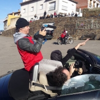 Un mentalista conduce a ciegas por carreteras extremeñas