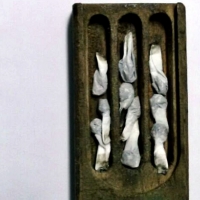 Sorprendido cuando traficaba con droga desde su vehículo