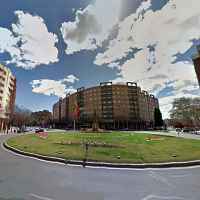 Sorprendido cuando intentaba llevarse un muñeco decorativo de una rotonda de Badajoz