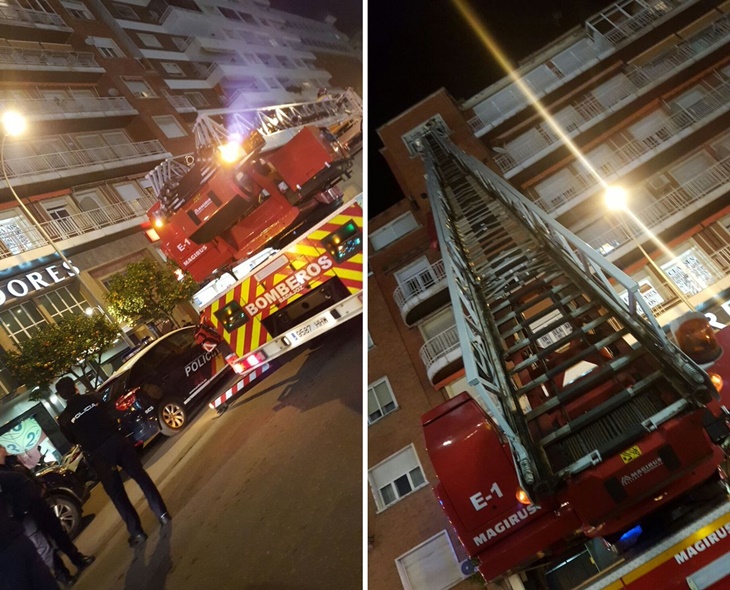 Los Bomberos rescatan a dos mujeres de un octavo en Badajoz