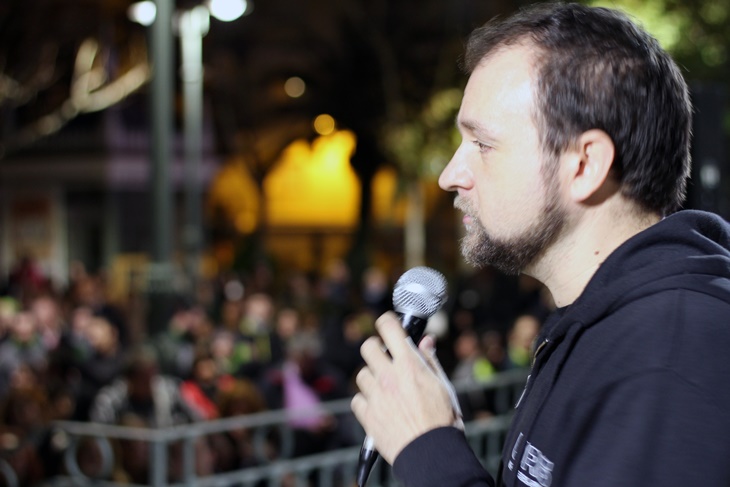 Cientos de zombies deambularon durante la madrugada por Villanueva