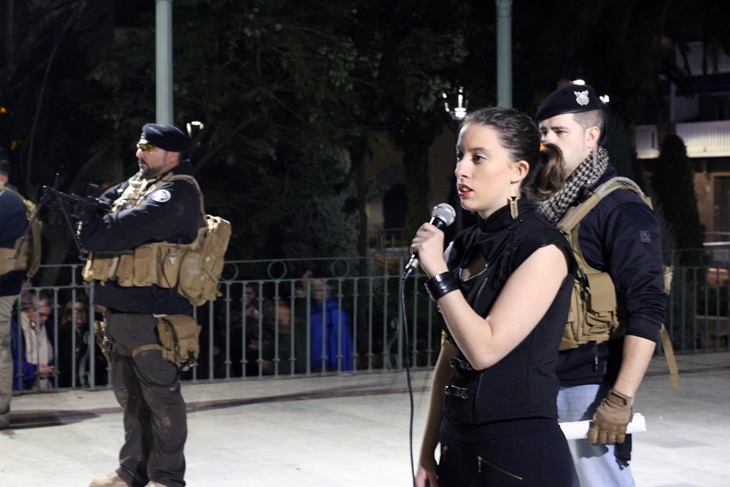 Cientos de zombies deambularon durante la madrugada por Villanueva