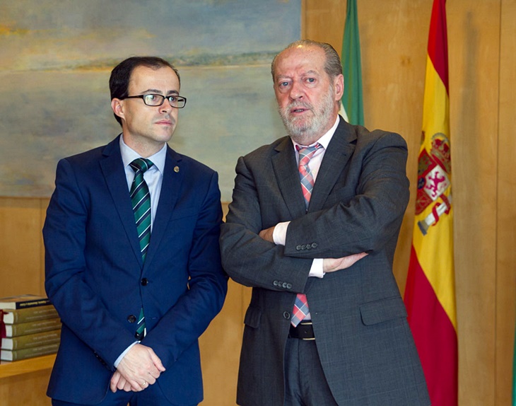 Gallardo se interesa por el modelo sevillano de anticipos extraordinarios