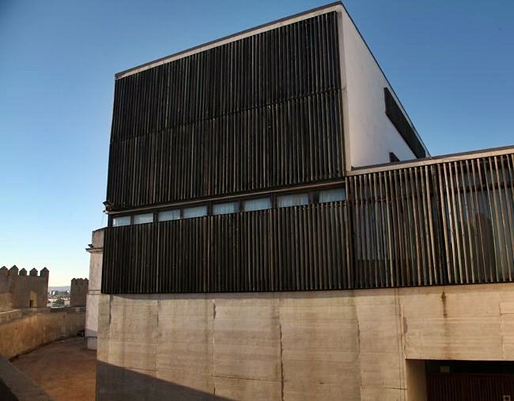Estudian el posible traslado temporal de los despachos de Comunicación a la Biblioteca de Extremadura