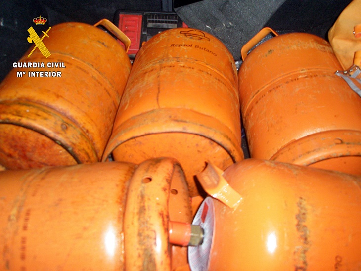 Cuatro jóvenes detenidos con seis bombonas de butano que acababan de robar