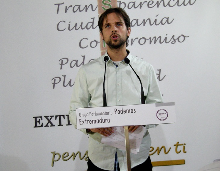 Podemos: “Vara está recortando más que Monago
