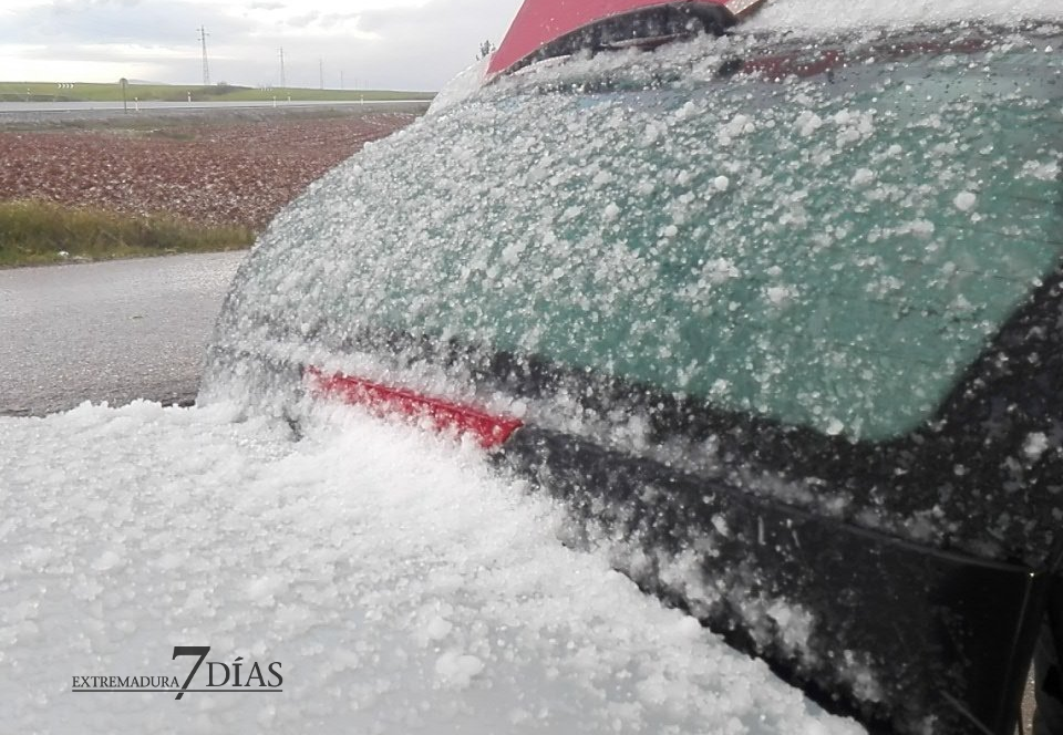 El sureste de Badajoz recibe la visita del granizo-nieve la tarde de ayer