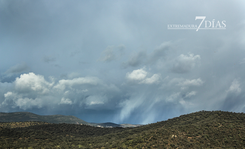 El sureste de Badajoz recibe la visita del granizo-nieve la tarde de ayer