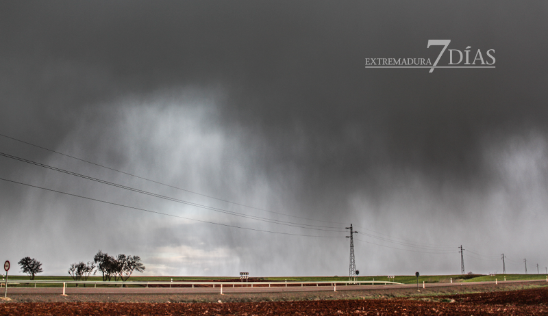 El sureste de Badajoz recibe la visita del granizo-nieve la tarde de ayer