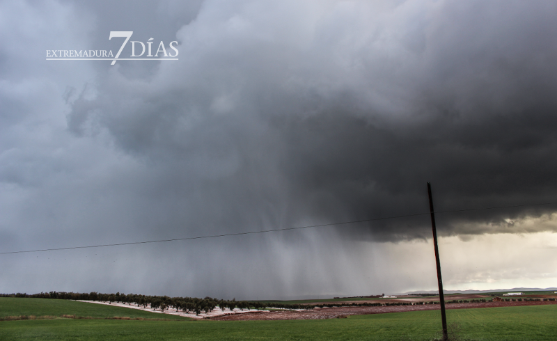 El sureste de Badajoz recibe la visita del granizo-nieve la tarde de ayer