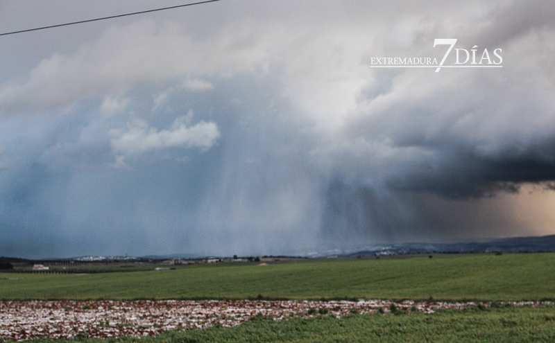 El sureste de Badajoz recibe la visita del granizo-nieve la tarde de ayer