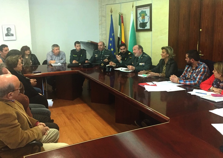 Herrera acude a Navalvillar para coordinar la lucha contra los robos en el campo