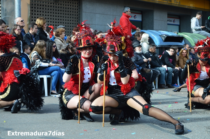 Seis horas de ritmos, color y baile en 45 imágenes