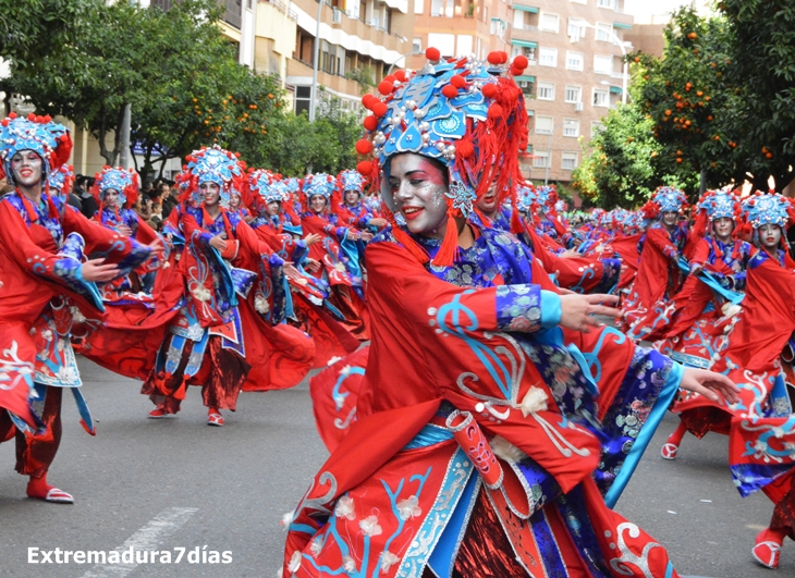 Seis horas de ritmos, color y baile en 45 imágenes