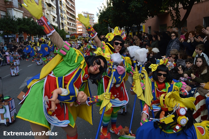 Seis horas de ritmos, color y baile en 45 imágenes