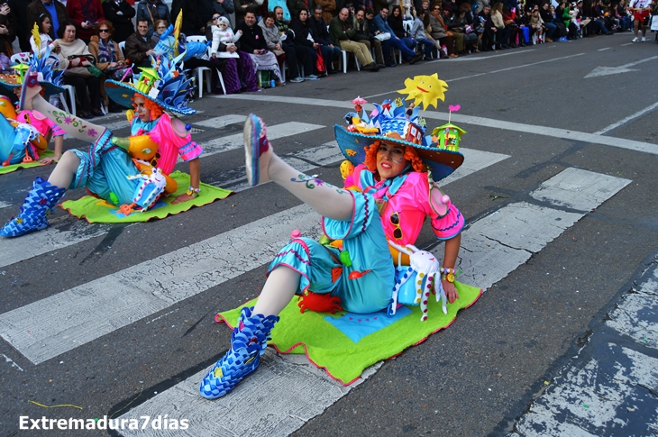 Seis horas de ritmos, color y baile en 45 imágenes