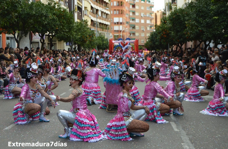 Seis horas de ritmos, color y baile en 45 imágenes