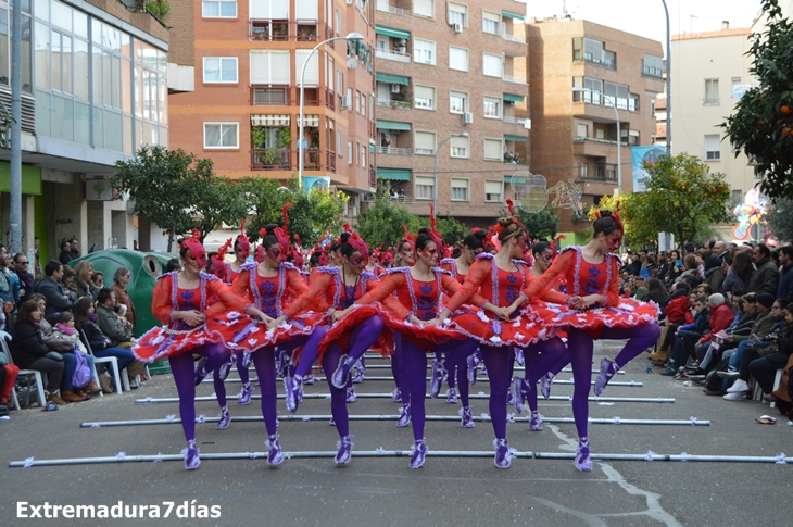 Seis horas de ritmos, color y baile en 45 imágenes