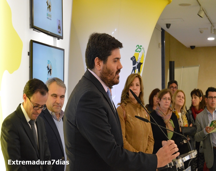 Los perros guía de la ONCE celebran 25 años al lado de los ciudadanos de Extremadura