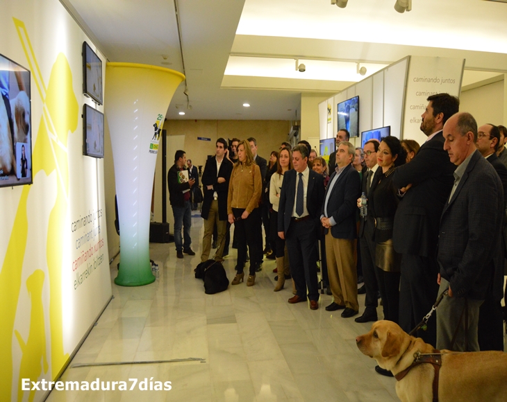 Los perros guía de la ONCE celebran 25 años al lado de los ciudadanos de Extremadura