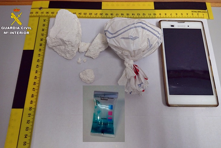 Detenido tras deshacerse de un paquete con 190 gramos de cocaína