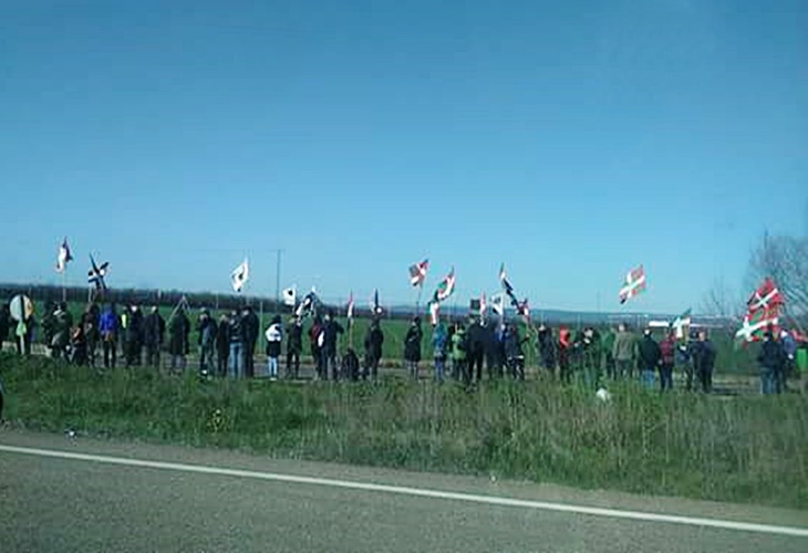 Familias de etarras se manifiestan en la Cárcel de Badajoz