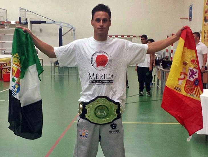 El extremeño José Luis González busca medalla en el Mundial de Muay Thai