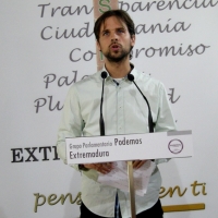 Podemos: &quot;Vara está recortando más que Monago&quot;