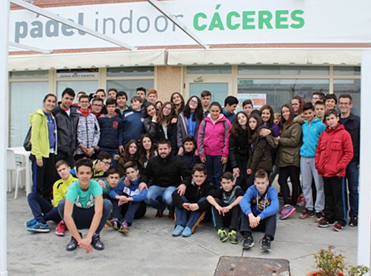 El IES Vía de la Plata de Casar de Cáceres disfruta del programa PROADES de pádel