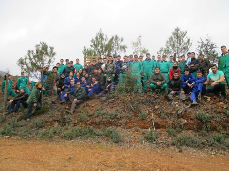 Alumnos de Moraleja y Navalmoral colaboran para reforestar Sierra de Gata