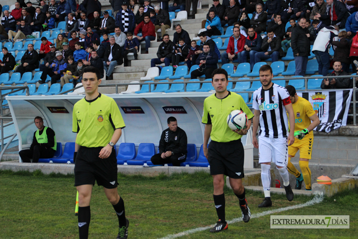 Reportaje de la victoria 5-0 del CD. Badajoz sobre el Valdivia