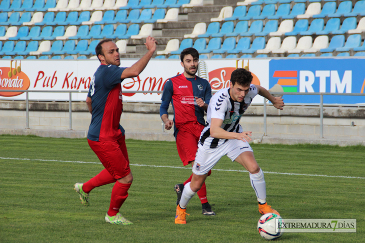 Reportaje de la victoria 5-0 del CD. Badajoz sobre el Valdivia