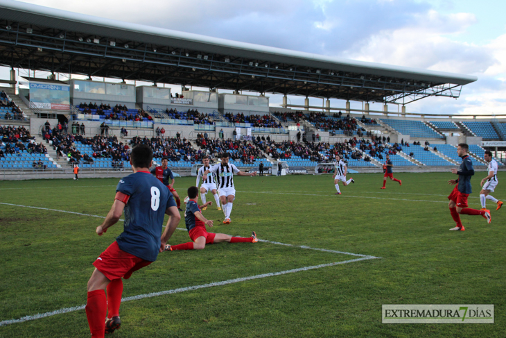 Reportaje de la victoria 5-0 del CD. Badajoz sobre el Valdivia