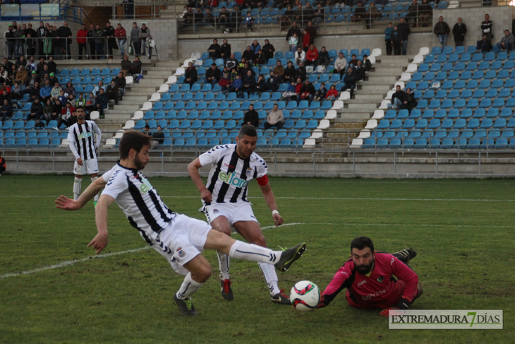 Reportaje de la victoria 5-0 del CD. Badajoz sobre el Valdivia