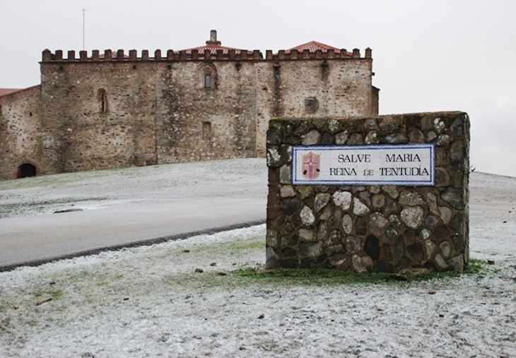 Primera nevada de la temporada en la sierra sur de Badajoz