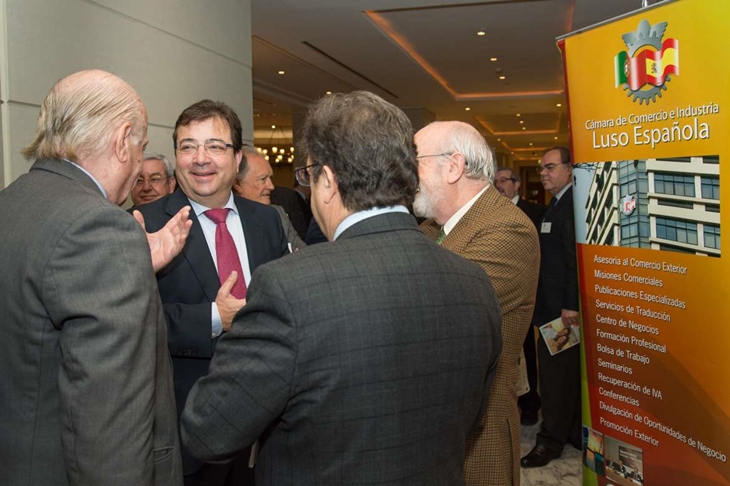 Vara aboga por reforzar las relaciones con Portugal desde todos los sectores