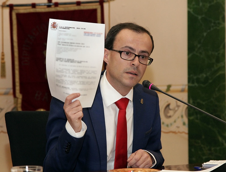 Gallardo denuncia que hayan sido revelados datos del expediente médico de su hija