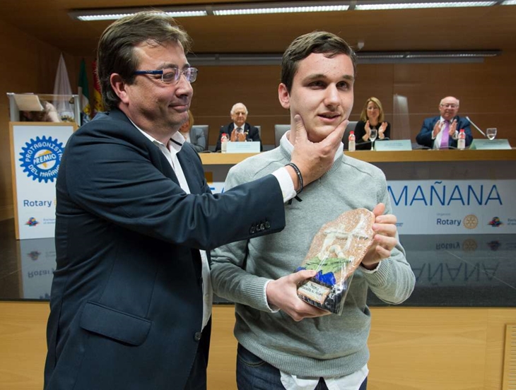 Vara apuesta por un sistema educativo que enseñe actitudes además de conocimientos