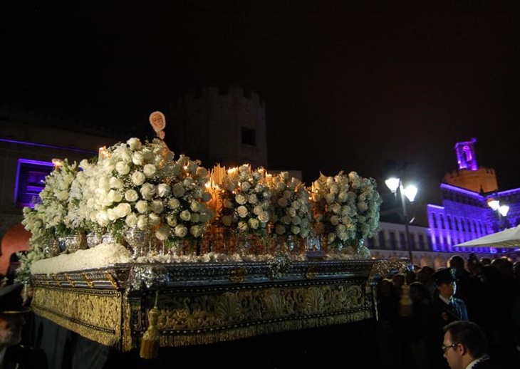 Avalancha en la Plaza Alta durante la procesión de La Soledad