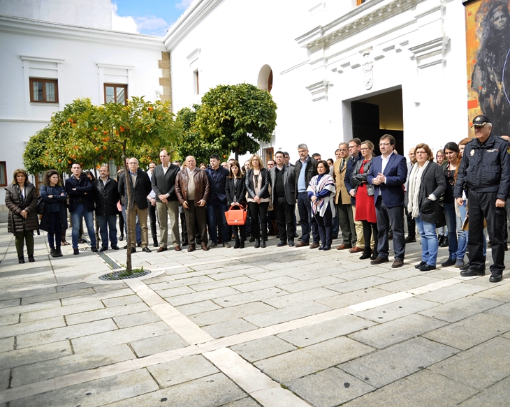 La Asamblea guarda un minuto de silencio por las víctimas de los atentados de Bruselas