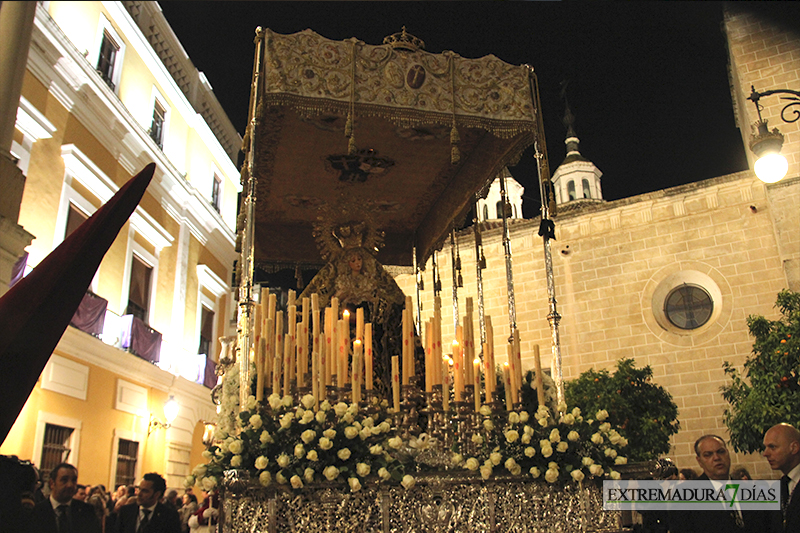 Las Descalzas y San Fernando lucen sus pasos en el Martes Santo