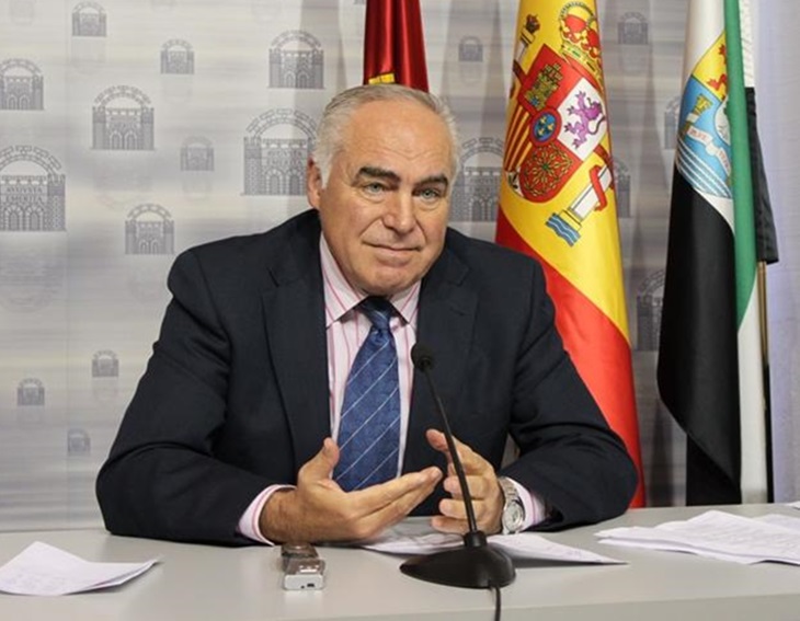 El PP de Mérida insta a Osuna a que se enfrente “a los desprecios de Vara”