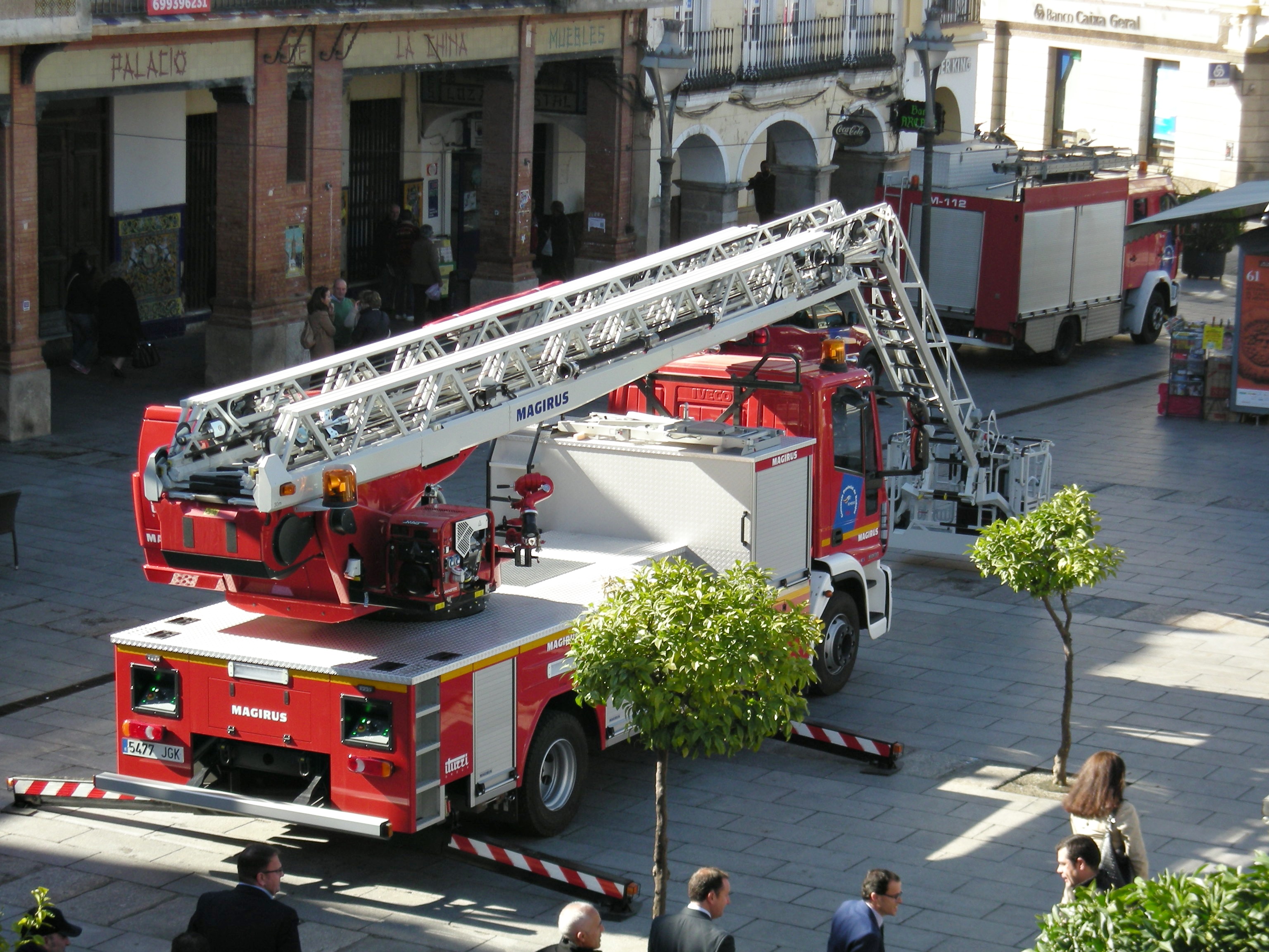 Un nuevo camión autoescala se incorpora al cuerpo de Bomberos de Mérida