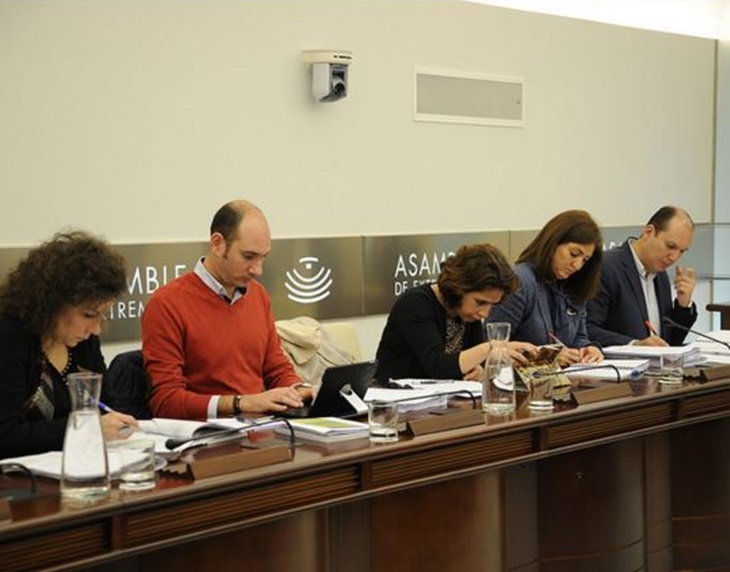 El PP logra que los PGEx recojan la subida salarial del 1% a los funcionarios