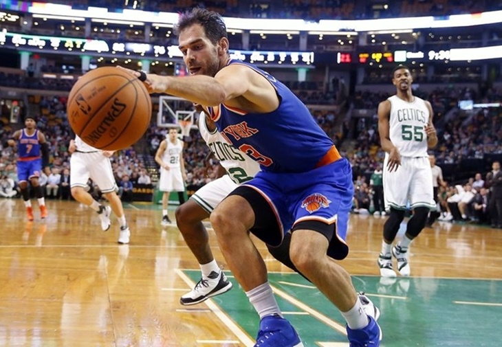 Los Knicks de Calderón se alejan de los playoff