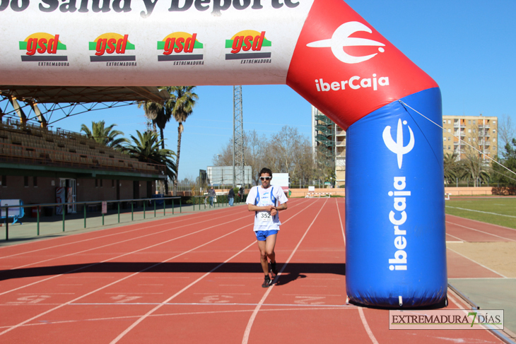 Búscate en la imágenes de la Carrera de la Mujer de Badajoz