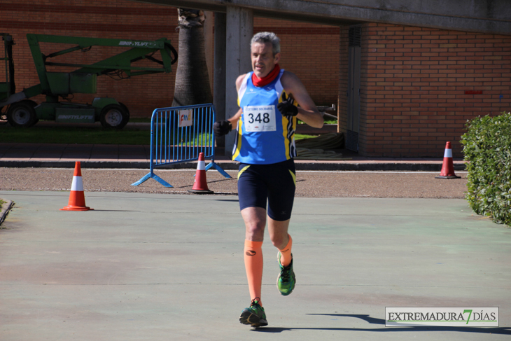 Búscate en la imágenes de la Carrera de la Mujer de Badajoz