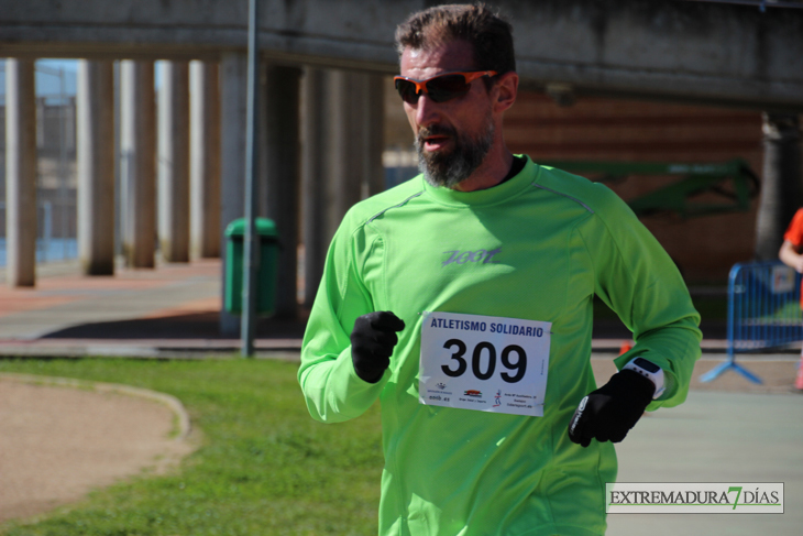 Búscate en la imágenes de la Carrera de la Mujer de Badajoz