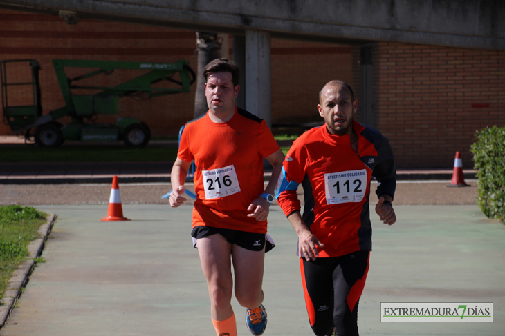 Búscate en la imágenes de la Carrera de la Mujer de Badajoz