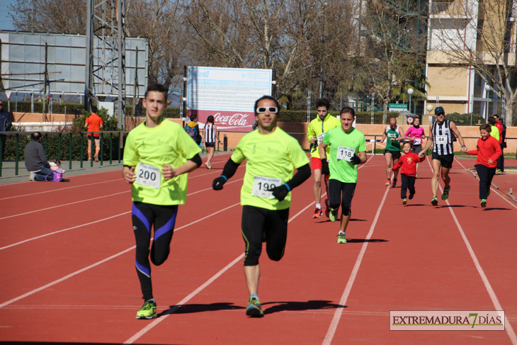 Búscate en la imágenes de la Carrera de la Mujer de Badajoz